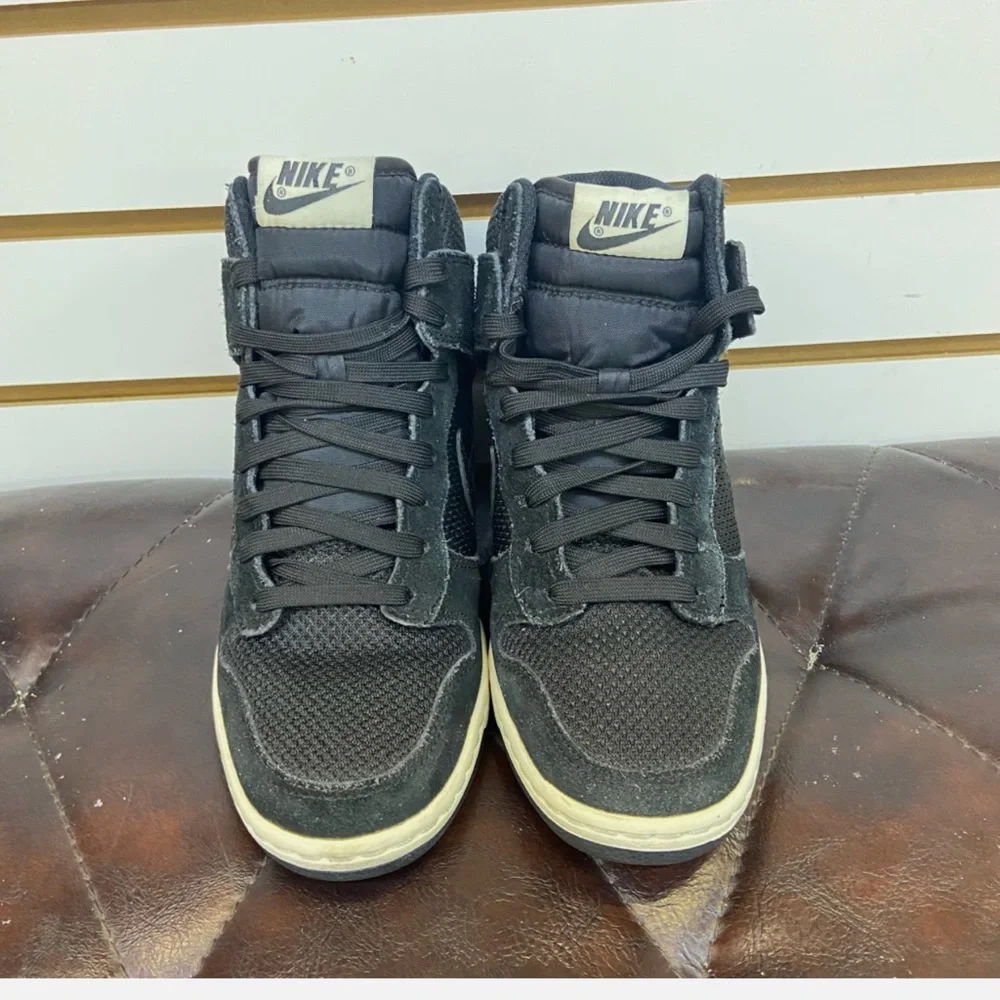 Size 5.5 - Nike Dunk Sky High Essential Black - Picture 3 of 7